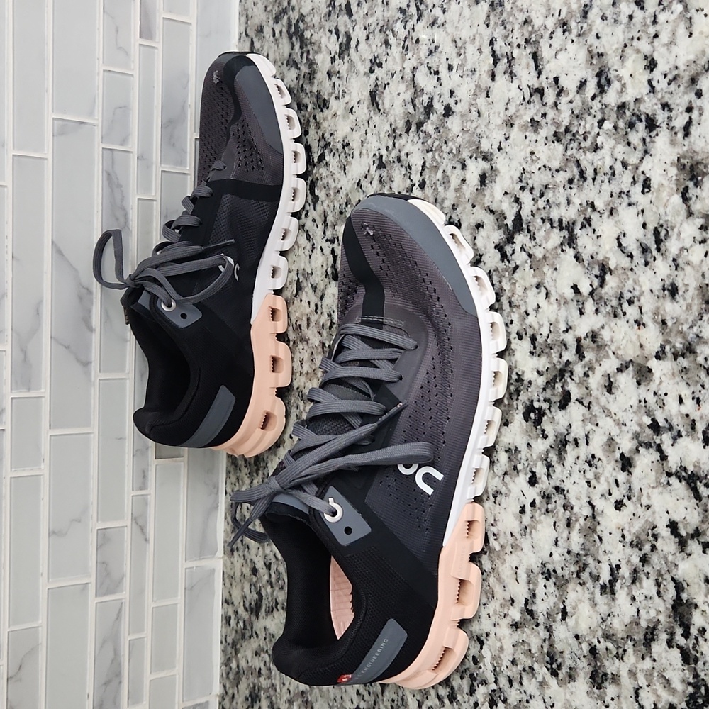 Gray Black & Pink On Cloudflow Running Shoes sz 7 athletic sneakers - Picture 3 of 7
